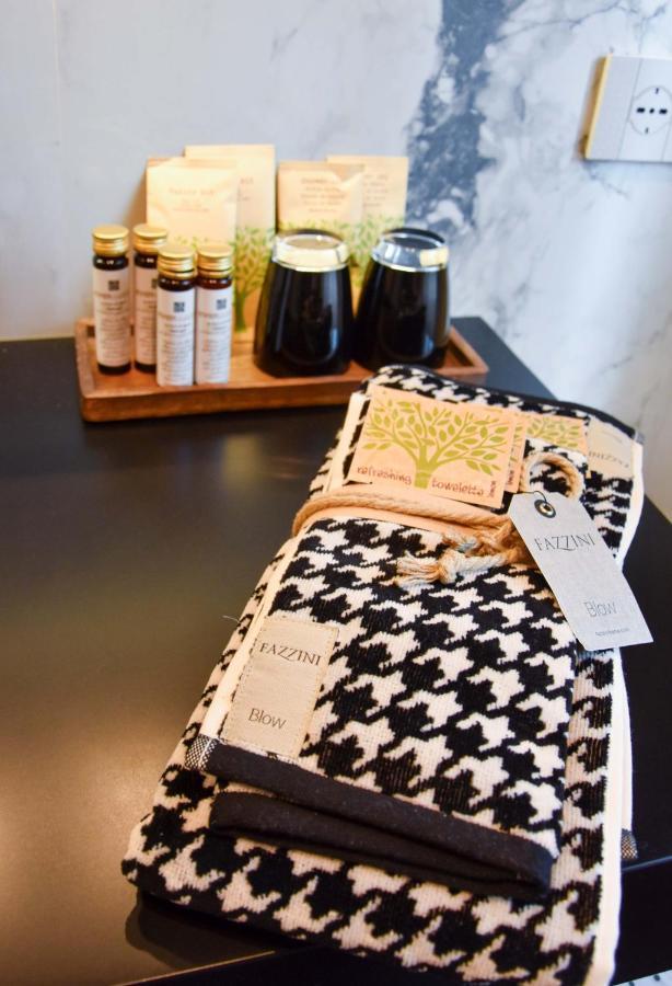 Nuova Cafe' Suite Salice Terme Exteriör bild