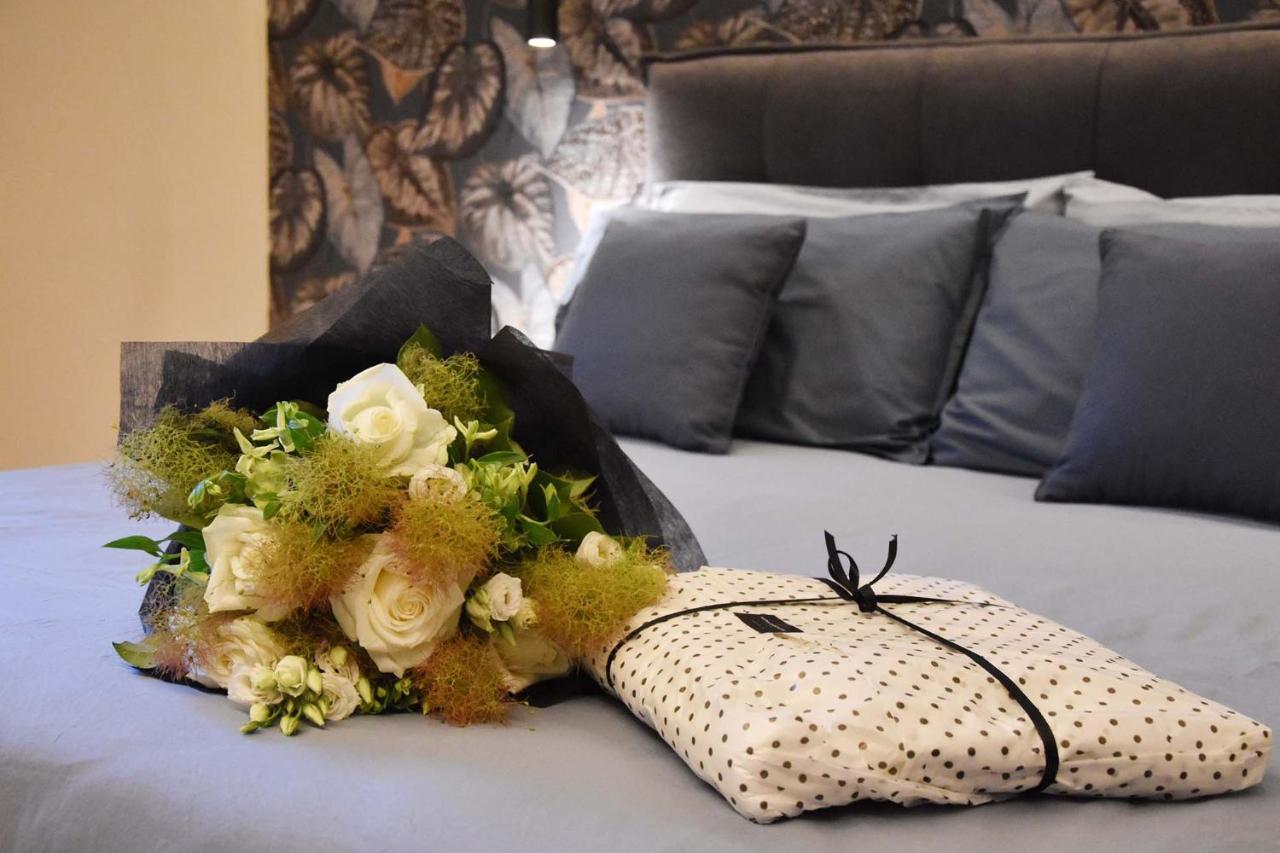Nuova Cafe' Suite Salice Terme Exteriör bild